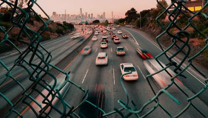 开云官网APP下载-体育科技创业：新兴企业如何重塑足球产业，体育产业中足球职业化发展的建议与对策